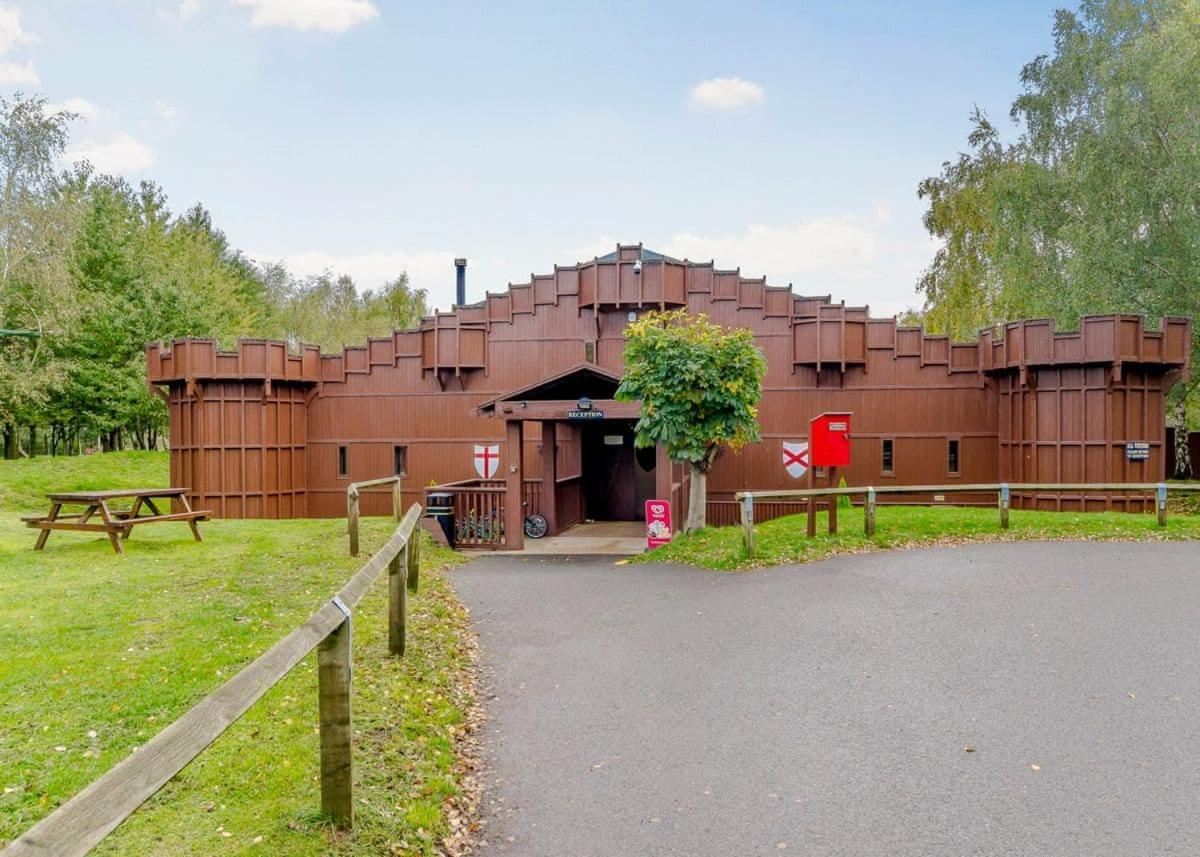 Sherwood Castle Holiday Forest Hotel Edwinstowe Exterior foto